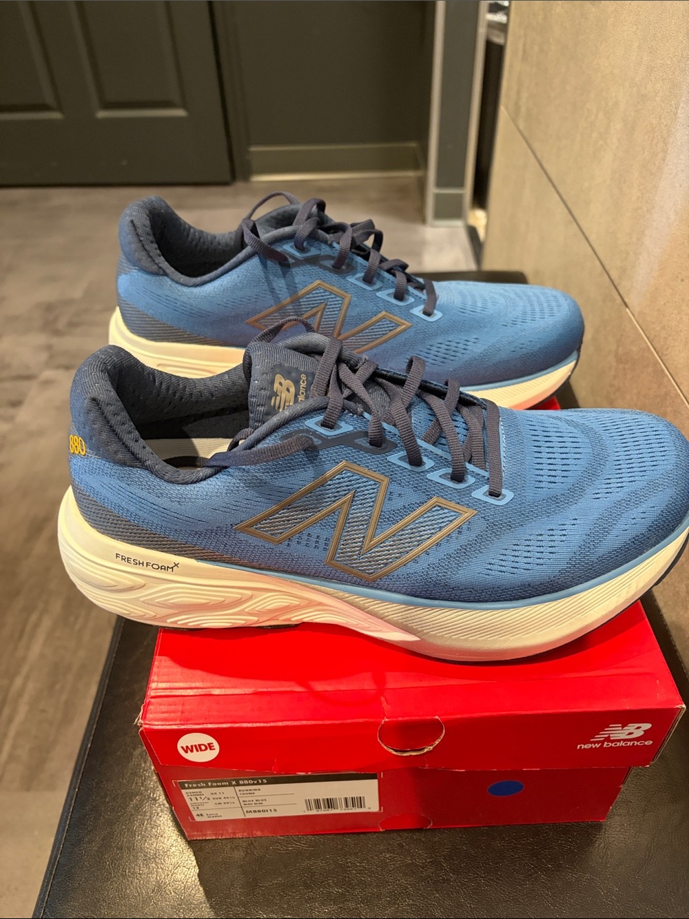 New Balance Men's Blue 880 Running Shoes size 11.5 4E - Picture 2 of 7